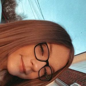 Meet your Posher, Adriana